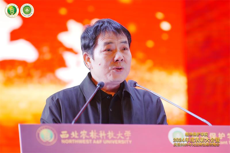 8003.糖心vlog
副院长闫建兴宣读表彰2024年度学院先进个人、师德师风优秀教师、安全管理先进实验室的决定.jpg