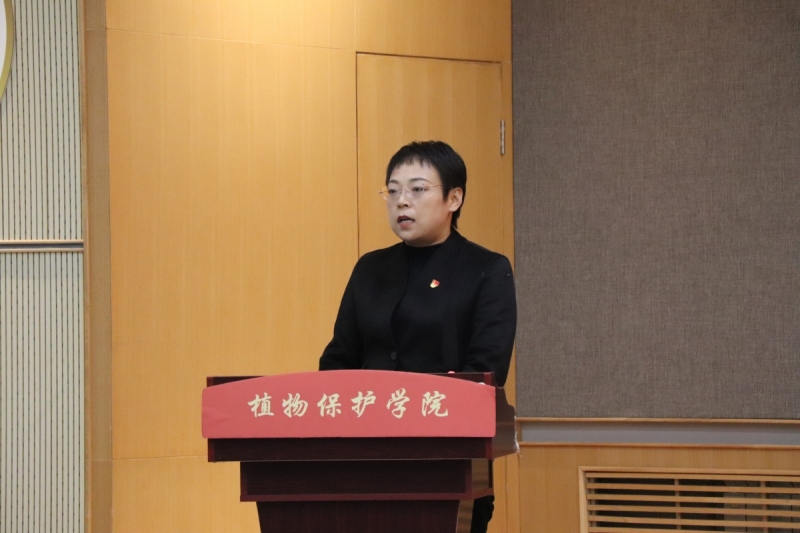 图2.学院党委副书记高媛致辞.JPG